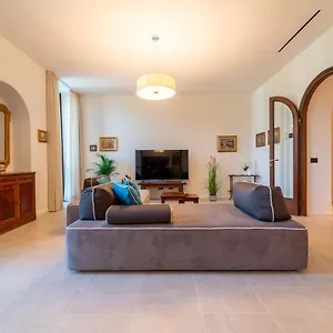  Apartment Eleganza E Stile Nel Cuore Di By Wonderful Italy